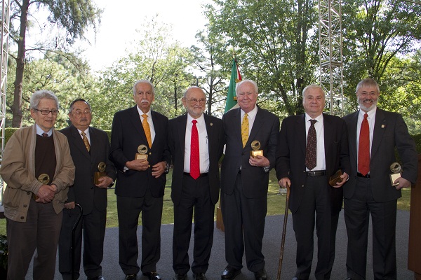 Reconocimiento a científicos